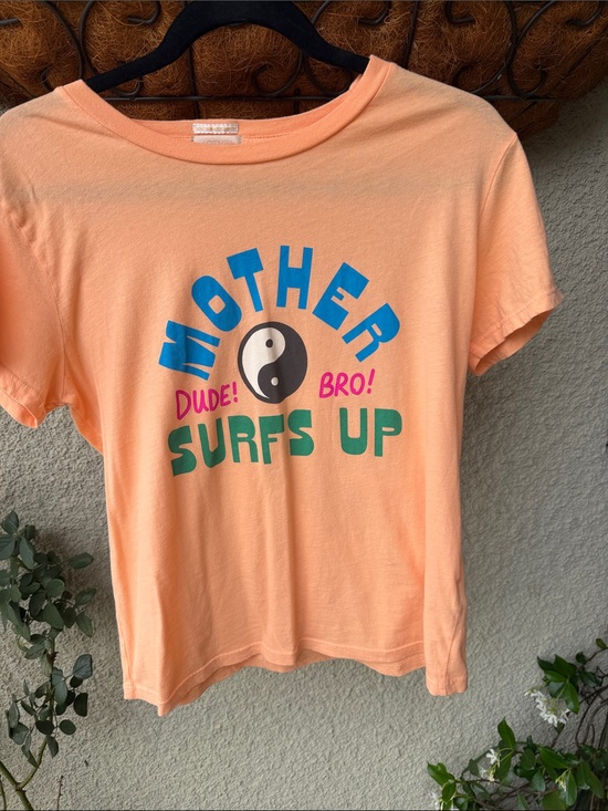 MOTHER Tops - MOTHER Peach Short Sleeve 'Surfs Up' Graphic Tee NWOT 100% cotton